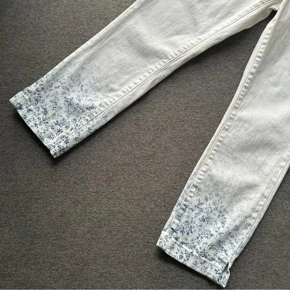 Anthropologie Pilcro White Capris With Floral Print Size 28 - Picture 6 of 9